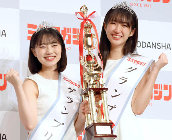 ミスマガジン2022グランプリを受賞した咲田ゆな（左）と瑚々（Ｃ）日刊ゲンダイ