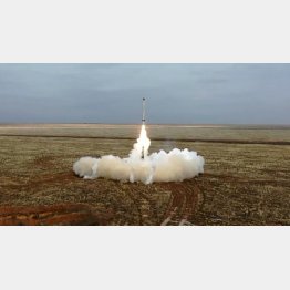 ロシア軍による弾道ミサイル「イスカンデル」の発射演習（Ｃ）タス＝共同