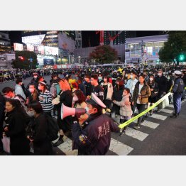 渡るのに数十分（東京・渋谷スクランブル交差点）／（Ｃ）日刊ゲンダイ