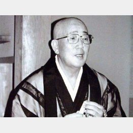 仏門に入った当時の稲盛昭夫・京セラ名誉会長（22年8月24日死去、享年90）／（Ｃ）日刊ゲンダイ