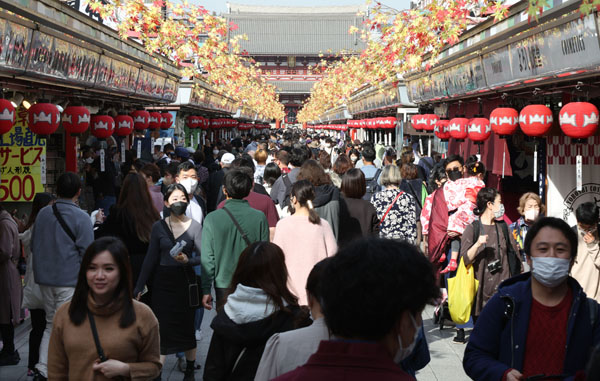 賑わいを取り戻してきたが…（東京・浅草）／（Ｃ）日刊ゲンダイ