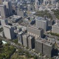 「官僚天下り」解禁で進む日本の“オリガルヒ経済化” 可視化されていない安倍政権の弊害