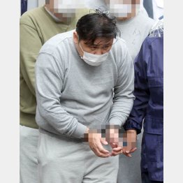 送検される角谷貴史容疑者＝15日午前、警視庁池袋署（Ｃ）日刊ゲンダイ
