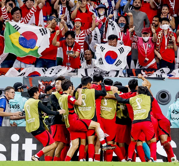 韓国も日本と同じくベスト16入りだった（ポルトガル戦勝利で喜ぶ韓国代表）／（Ｃ）ＪＭＰＡ