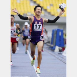 10月の栃木国体少年男子A5000メートル決勝を制した吉岡（Ｃ）共同通信社
