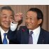 最側近の松本純元国家公安委員長がぴったり寄り添う（麻生太郎副総裁＝右）／（Ｃ）日刊ゲンダイ