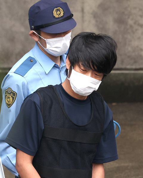 長期にわたる異例の身体拘束（山上徹也容疑者）／（Ｃ）日刊ゲンダイ