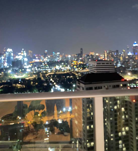 バンコクの夜景が一望（自宅マンションから＝提供写真）