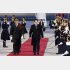 ホワイトハウス訪問が決まり上機嫌（9日、訪仏でパリに到着した岸田首相）／（代表撮影・共同）