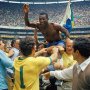 ペレ3度目のサッカーW杯優勝は軍事独裁政権下 彼こそ「ブラジル国民統合」のキング
