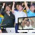2022年7月の参院選比例代表で当選が決まったガーシー氏（画面）と喜ぶNHK党の立花党首（左）ら／（Ｃ）共同通信社