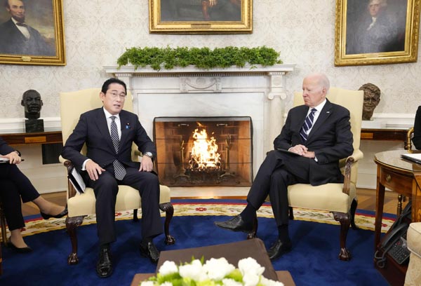ホワイトハウスは「お祝いムード」（バイデン米大統領（右）と会談する岸田首相／（Ｃ）共同通信社