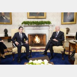 ホワイトハウスは「お祝いムード」（バイデン米大統領（右）と会談する岸田首相／（Ｃ）共同通信社