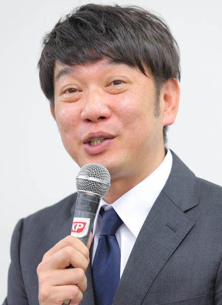 記者会見で事情説明と謝罪を繰り返したTKOの木本武宏（Ｃ）日刊ゲンダイ