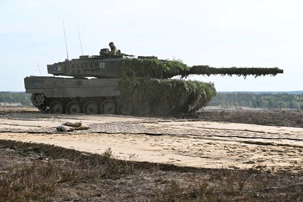 ドイツがウクライナに供給する攻撃力の高い主力戦車「レオパルト２」／（Ｃ）ゲッティ＝共同