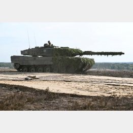 ドイツがウクライナに供給する攻撃力の高い主力戦車「レオパルト２」／（Ｃ）ゲッティ＝共同