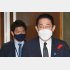 岸田文雄首相と長男で秘書官の岸田翔太郎氏（Ｃ）日刊ゲンダイ