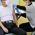 日本でコロナワクチン「年1回」接種が急浮上…米国案に従って大丈夫か、専門家に聞いた