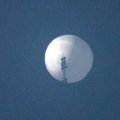 米本土上空で中国の「偵察気球」飛行 かつて日本上空で確認された“白い球体”そっくり？