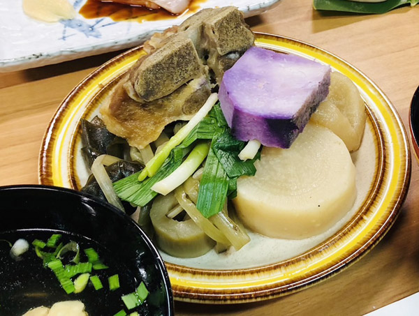 伝統野菜で作られる奄美の料理「ウワンフネ」／（Ｃ）日刊ゲンダイ
