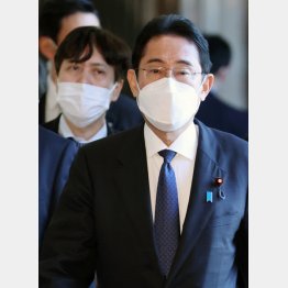 更迭された荒井勝喜首相秘書官（左）は岸田首相長男の“代役”だった？（Ｃ）日刊ゲンダイ