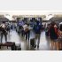 旅行は快適でも…（Ｃ）日刊ゲンダイ