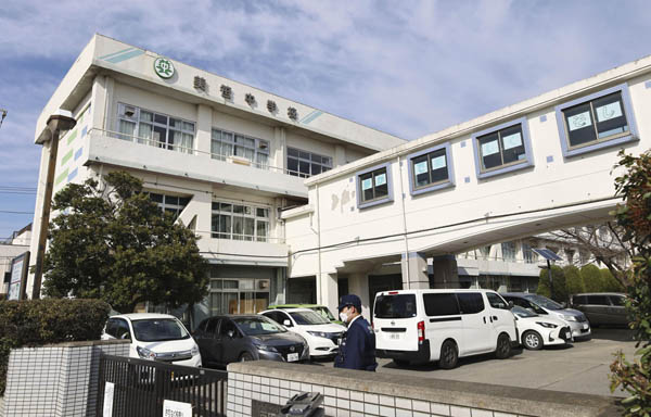刃物を持った少年が侵入した埼玉県戸田市の市立美笹中学校＝1日（Ｃ）共同通信社