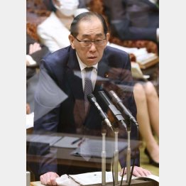 昨6日、参院予算委員会で追及される松本剛明総務相（Ｃ）日刊ゲンダイ