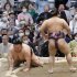 大相撲春場所初日 　翔猿（右）に敗れた貴景勝（Ｃ）共同通信社