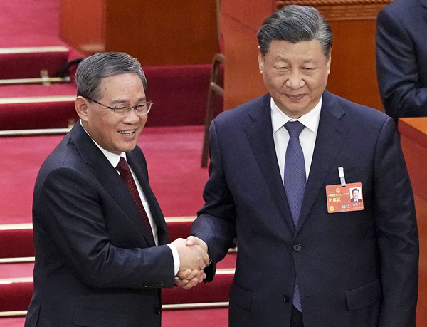 新体制が発足したが…（中国の習近平国家主席と李強・新首相＝左）／（Ｃ）共同通信社