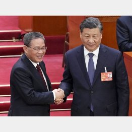 新体制が発足したが…（中国の習近平国家主席と李強・新首相＝左）／（Ｃ）共同通信社