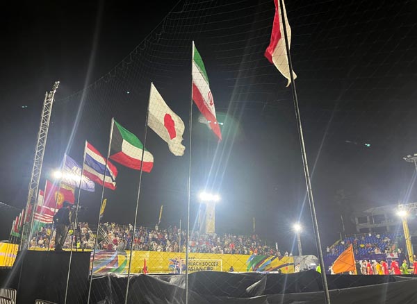 試合前に倒れた日本国旗のポールは修復された