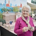製作期間は8カ月間 バッキンガム宮殿を“編んだ”英国のおばあちゃんは93歳！