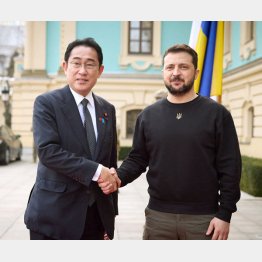 世界のリーダー気取り（ウクライナのゼレンスキー首相を電撃訪問した岸田首相）　（Ｃ）ロイター／ウクライナ大統領府提供