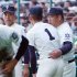 報徳学園対大阪桐蔭 8回に勝ち越しを許した前田悠伍をいたわる西谷監督（Ｃ）日刊ゲンダイ