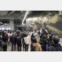 北海道北広島市の「エスコンフィールド北海道」。ダルビッシュ選手と大谷選手の壁画を撮影する観客たち（Ｃ）共同通信社