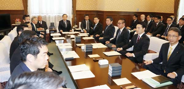 政治の世界に女性議員がいない（衆院・議連委員会の理事会）／（Ｃ）共同通信社