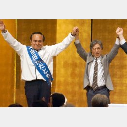 対する野党統一候補の吉田忠智・前参院議員の応援には、立憲民主の安住淳国対委員長が駆け付け（撮影）横田一