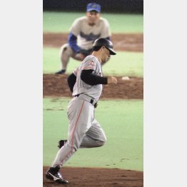 1996年、落合が佐々木主から同点の本塁打を放つ（Ｃ）共同通信社