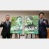 手ごたえあり（日本維新の会の馬場伸幸代表（左）と藤田文武幹事長／（Ｃ）共同通信社