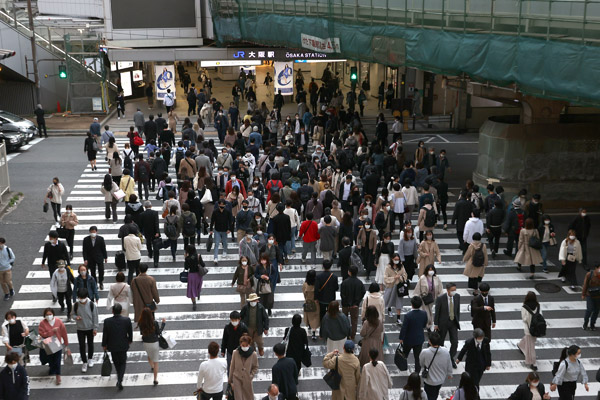 JR大阪駅御堂筋口横断歩道（Ｃ）日刊ゲンダイ