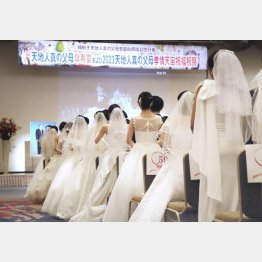 旧統一教会の合同結婚式、東京会場には約200人が集まった（Ｃ）共同通信社
