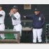 ベンチから指示を出す持丸監督（Ｃ）日刊ゲンダイ