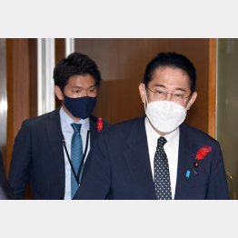 岸田首相とようやく更迭が決定された長男・翔太郎首相秘書官（Ｃ）日刊ゲンダイ