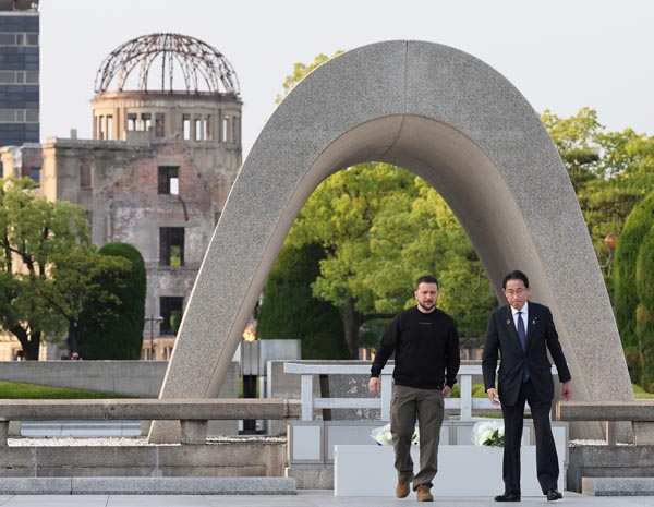 広島サミットで支持率上げたが…（岸田首相とウクライナのゼレンスキー大統領＝左）／（代表撮影）