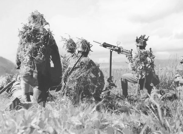 近衛師団機関銃部隊の演習。場所は富士山麓（1939年11月8日）／（Ｃ）共同通信社