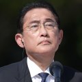 国民を裏切る実質賃金13カ月連続マイナス…岸田首相は“貧乏神宰相”として連続記録更新も？