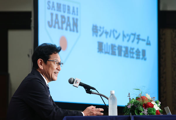 退任会見で笑顔を見せる侍ジャパンの栗山監督（Ｃ）日刊ゲンダイ