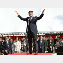 安倍元首相も解散権を乱用（代表撮影）