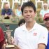 優勝トロフィー手に笑顔の錦織圭（Ｃ）共同通信社